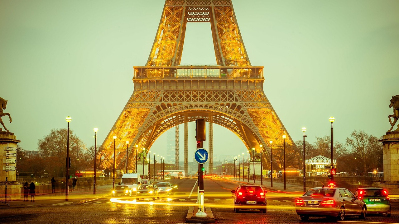 Image - eiffel tower long exposure lights