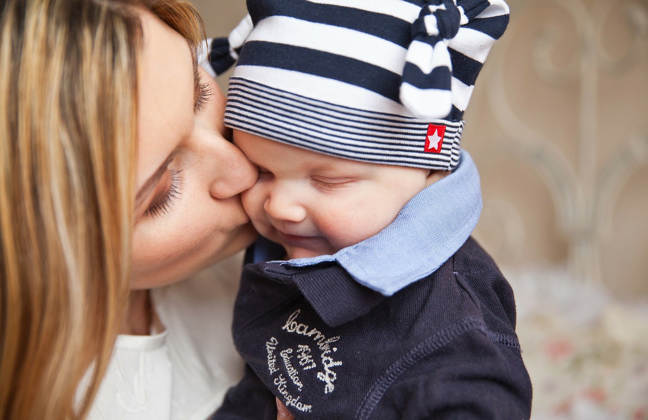 Image - baby baby with mom mother kiss
