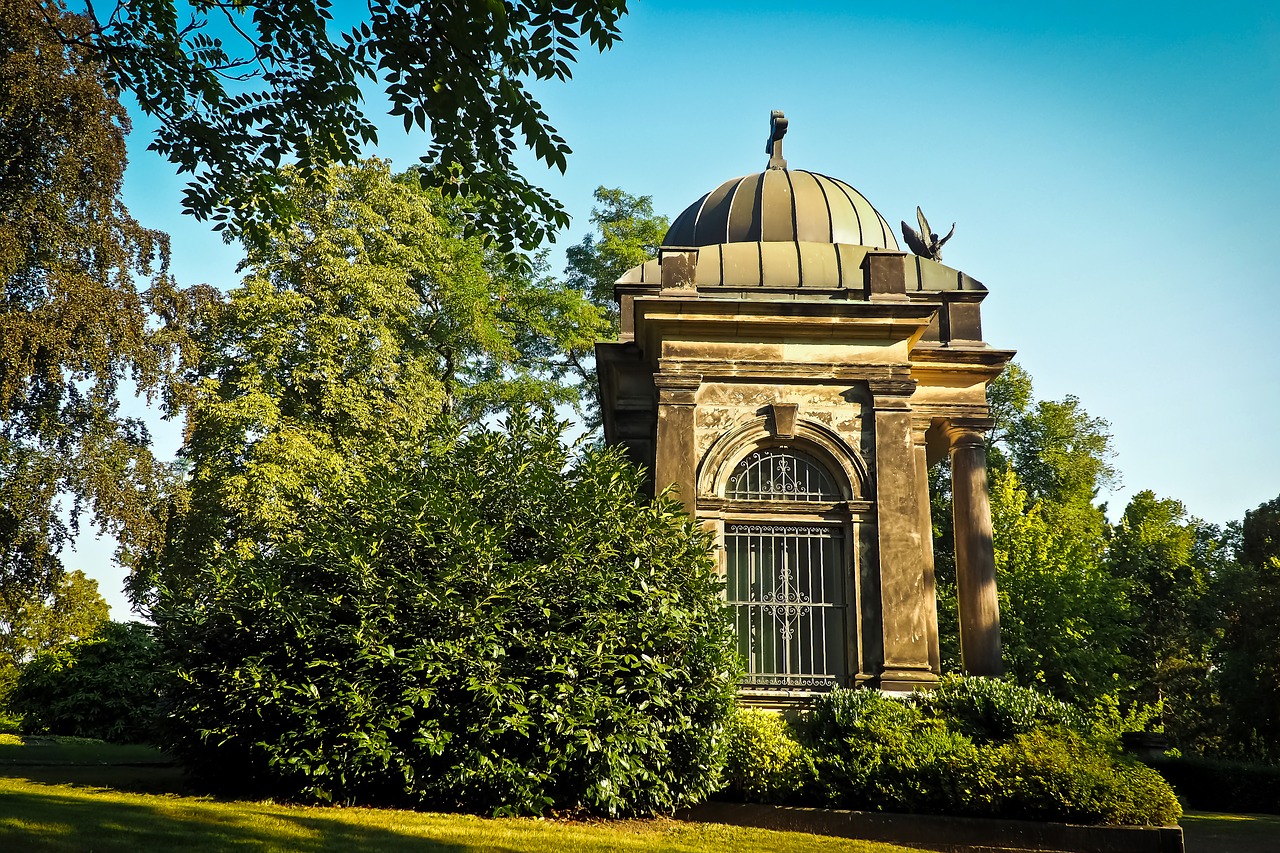 Image - cemetery crypt grave death
