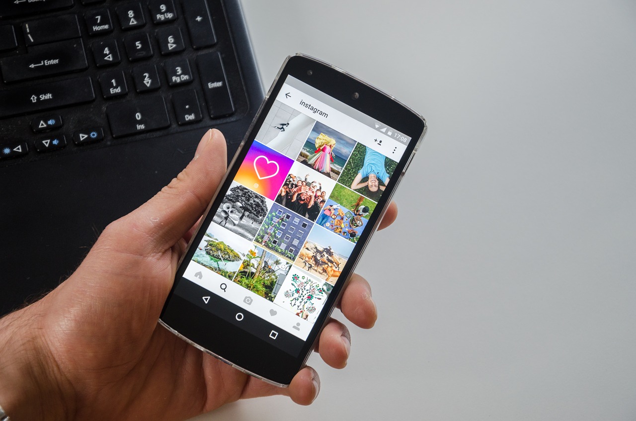 Image - smartphone notebook social media