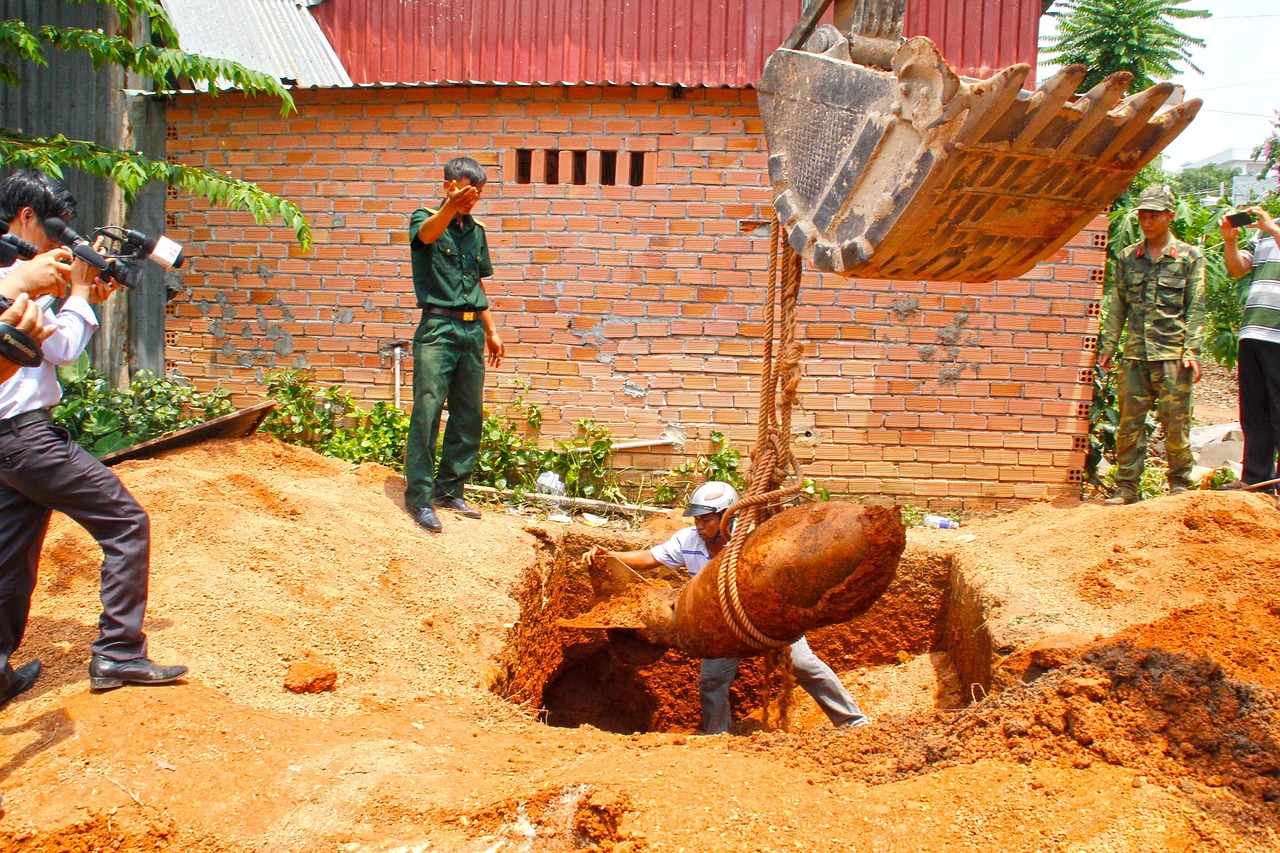 Image - train bomb pump excavator