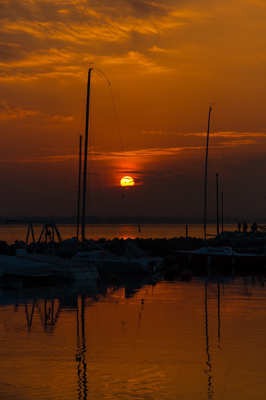 Image - lake boats porto sky sunset vela