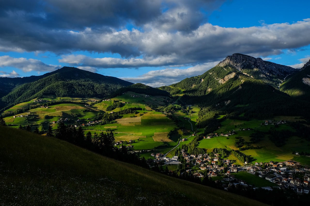 Image - clouds mountains overcast town