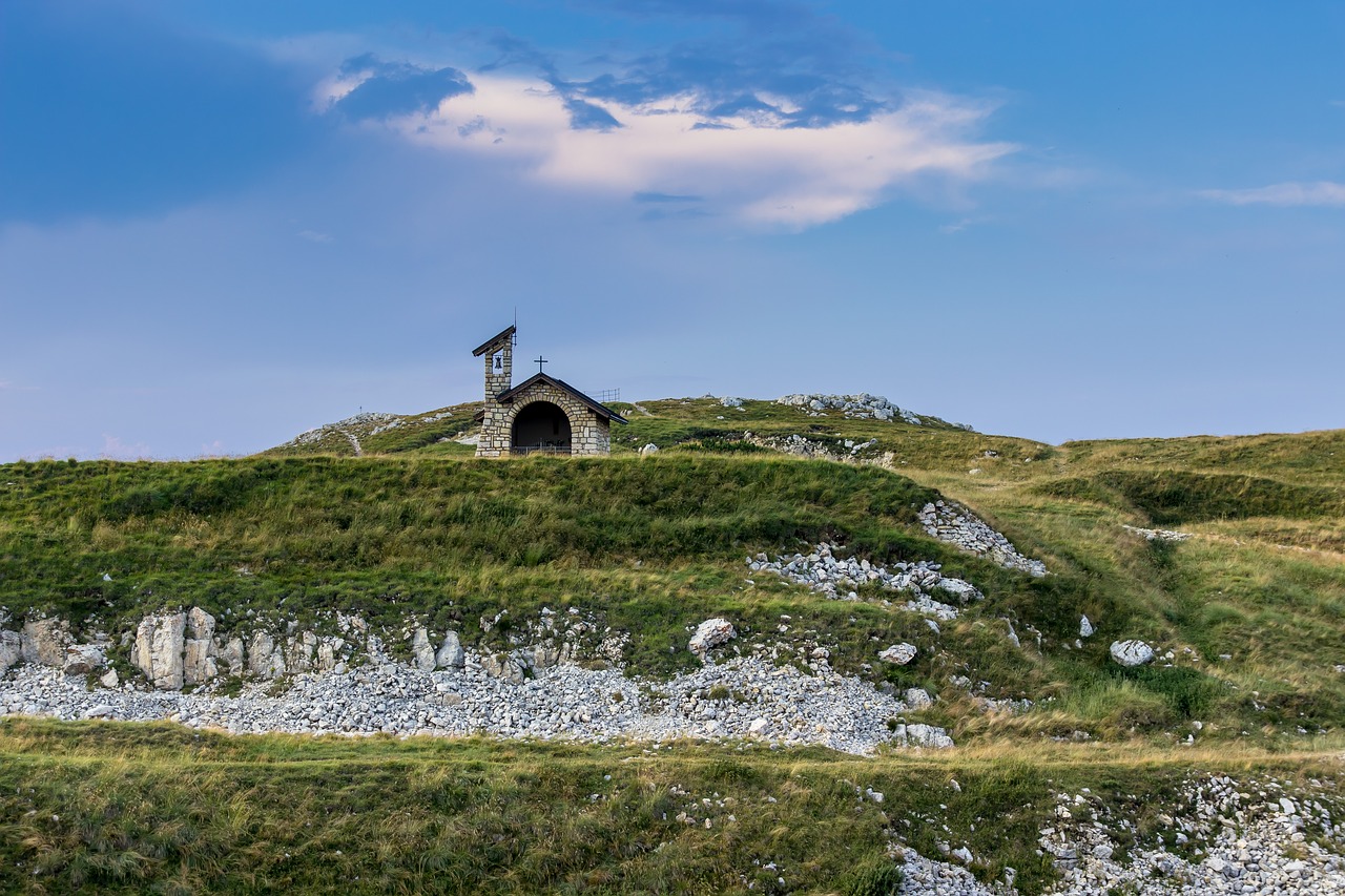 Image - italy church chapel mountains hike