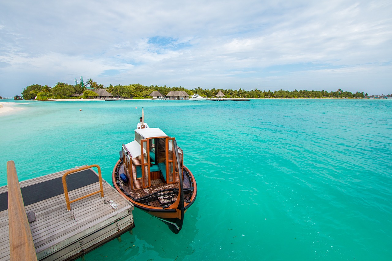 Image - ship maldives ocean