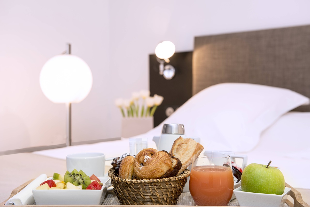 Image - room breakfast hide the rochelle