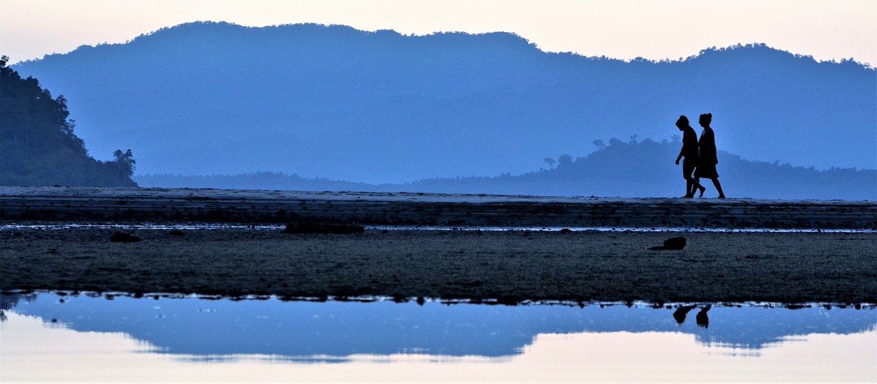 Image - reflection sea people walking