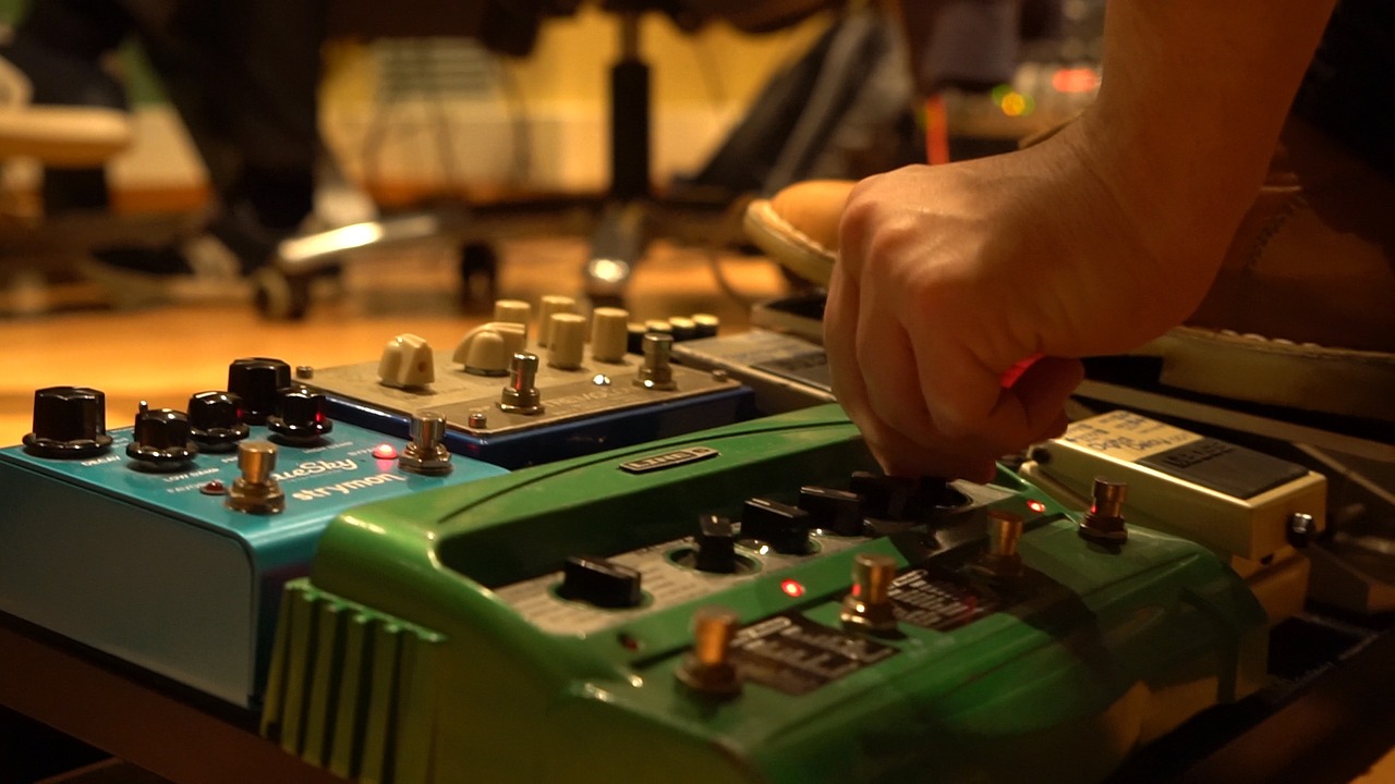 Image - pedals guitar pedalboard music