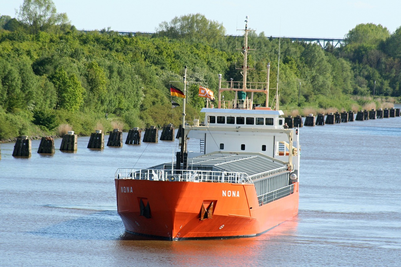 Image - container ship river boot