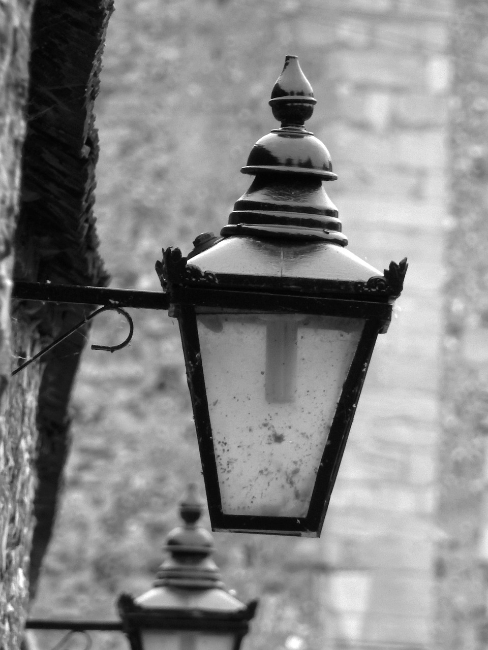Image - lantern wall blackandwhite