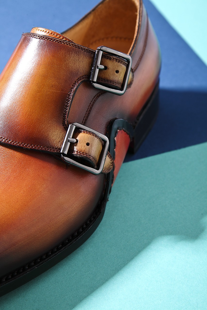 Image - leather shoes color split line