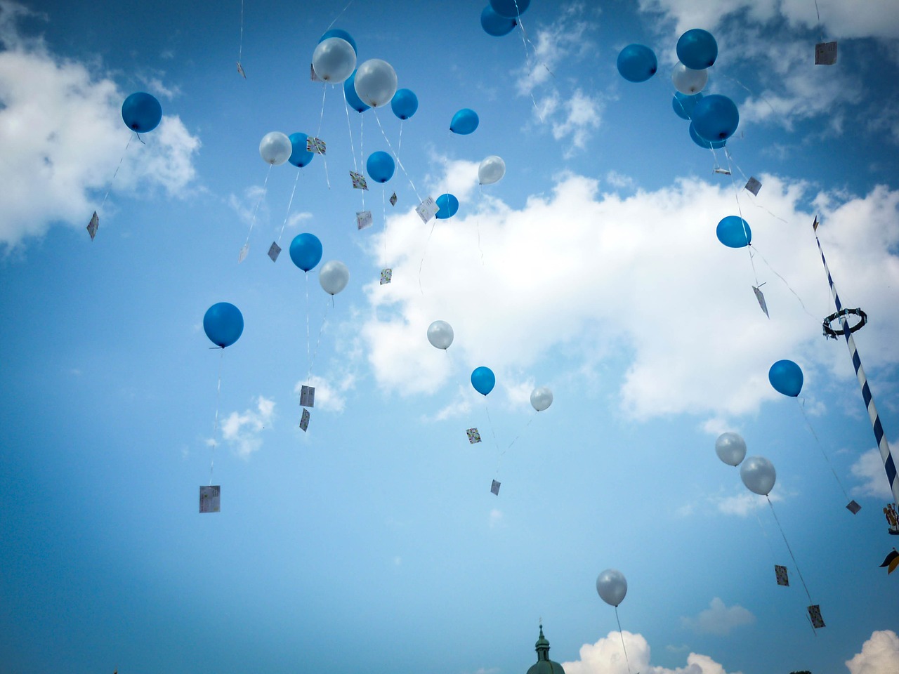 Image - wedding balloons sky clouds munich