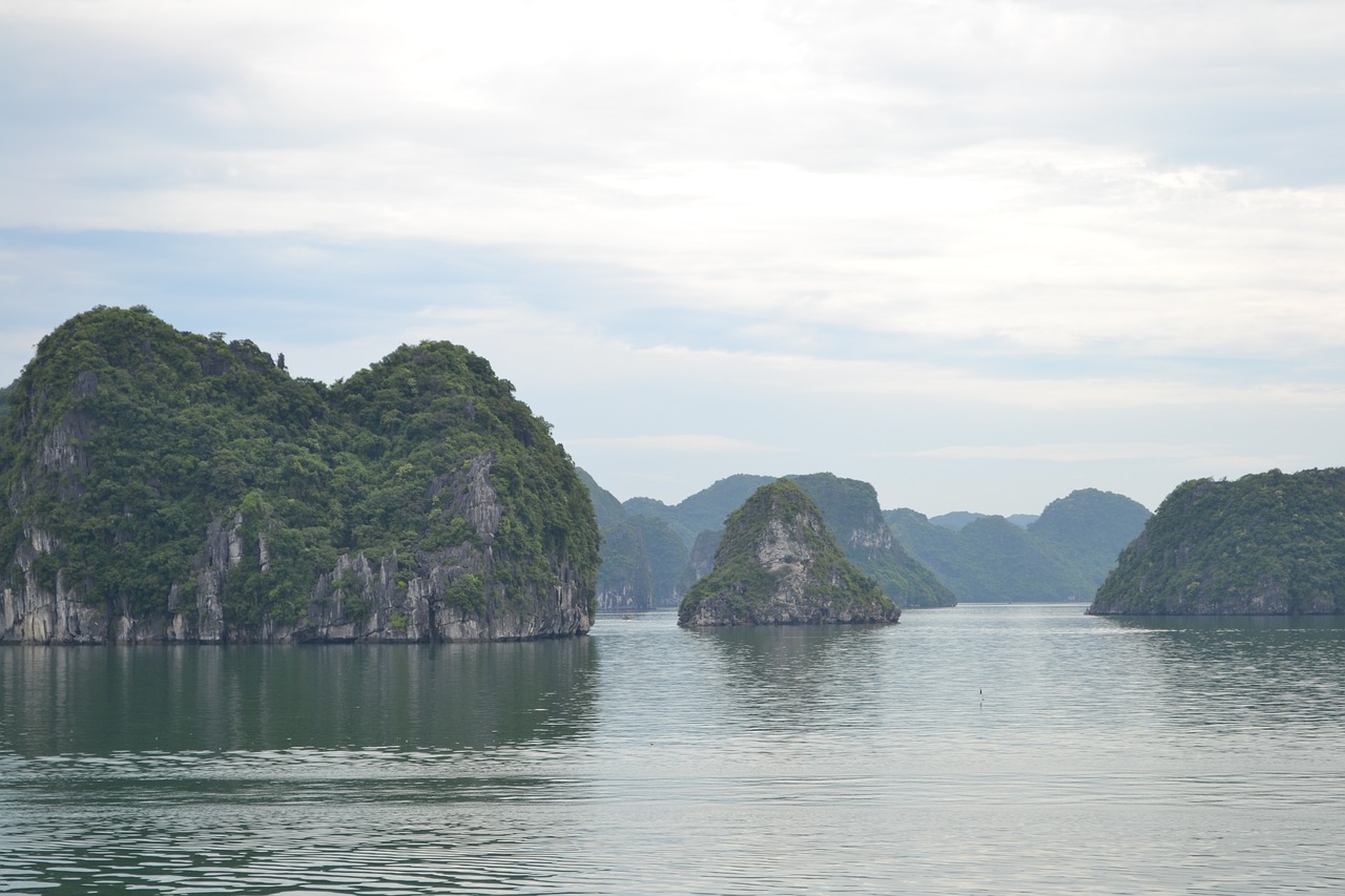 Image - bay halong costa sea tourism