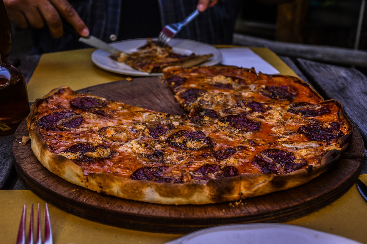 Image - pizza salami delicious eat