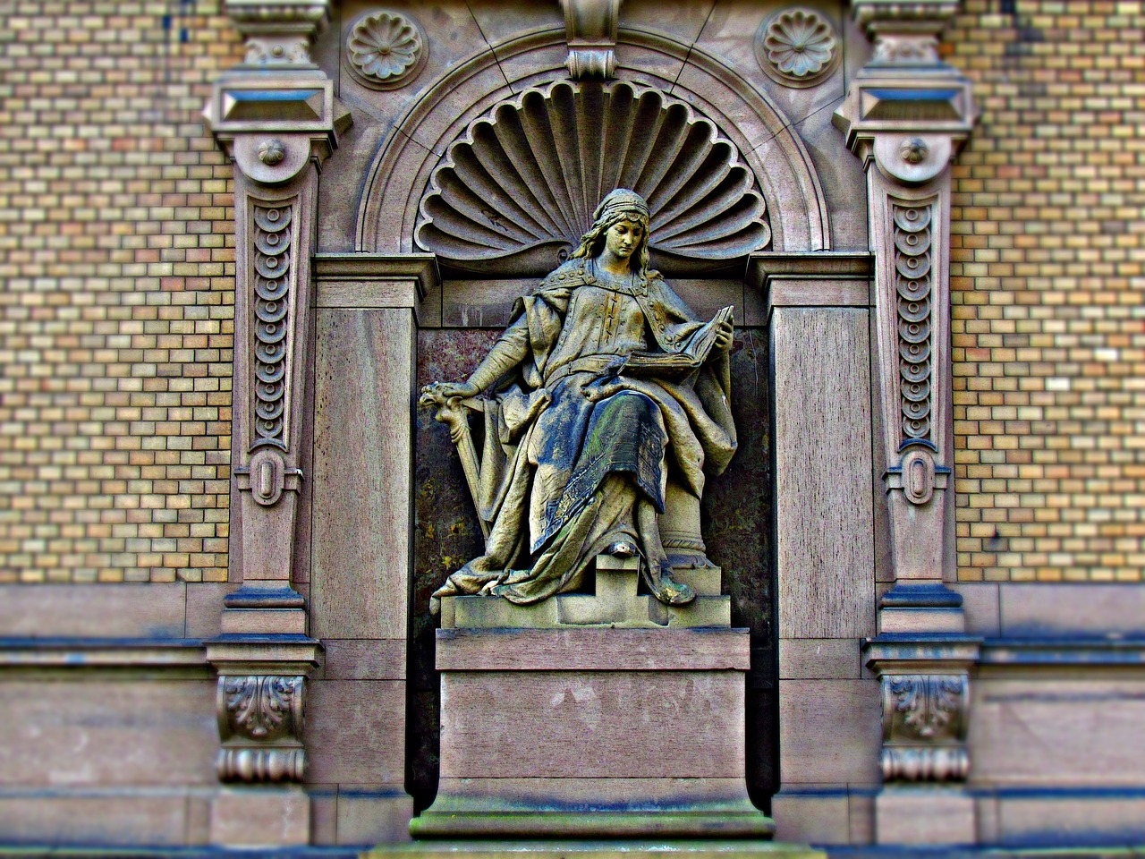 Image - sculpture architecture character