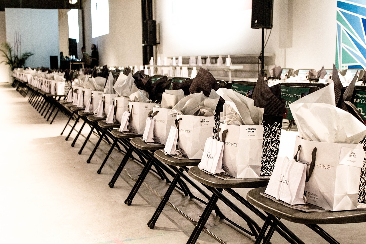 Image - dior runway giveaway parkshow