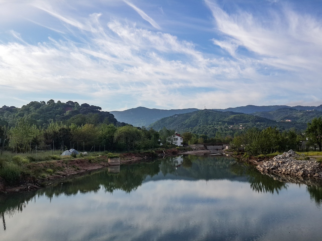 Image - lacquer lake reflection clouds