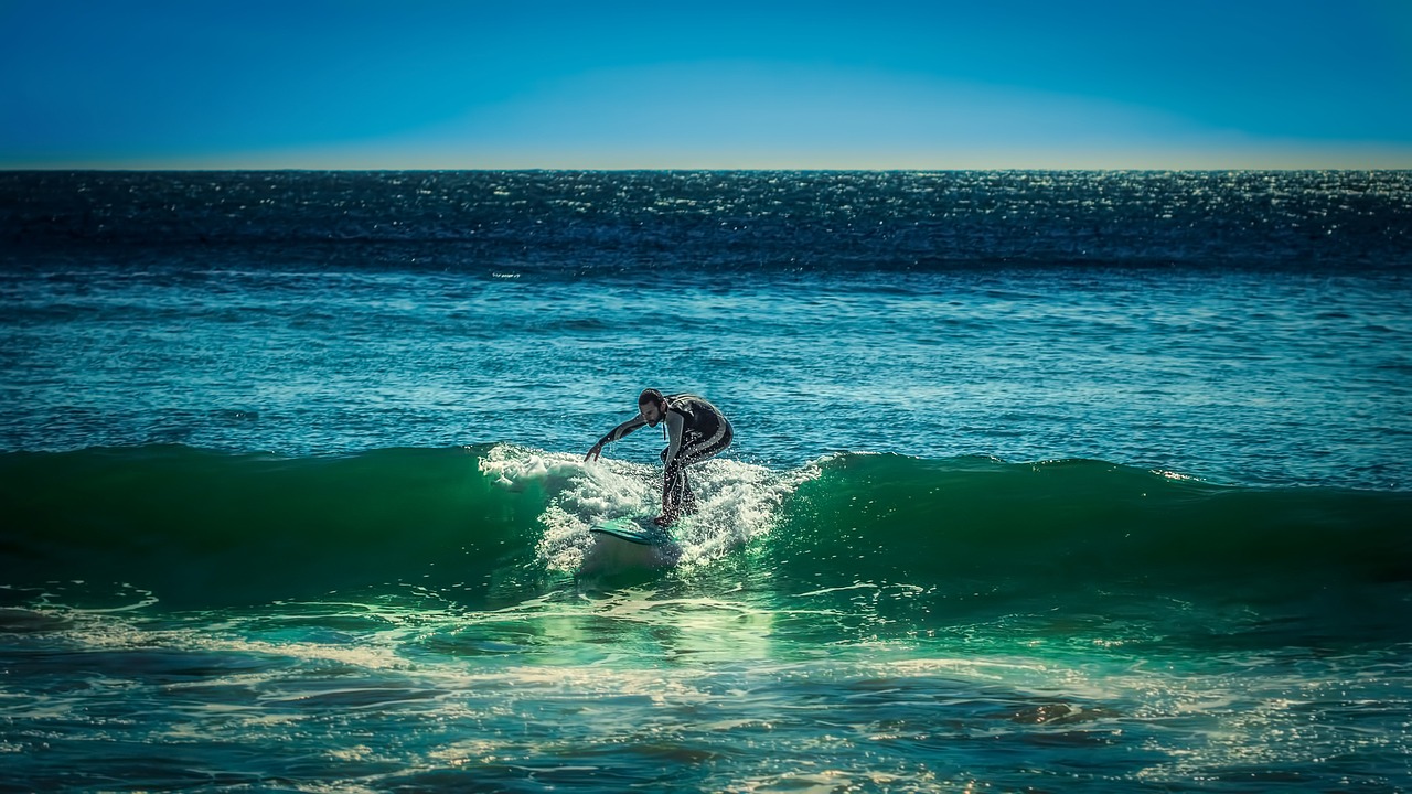 Image - surfer nazare portugal atlantic