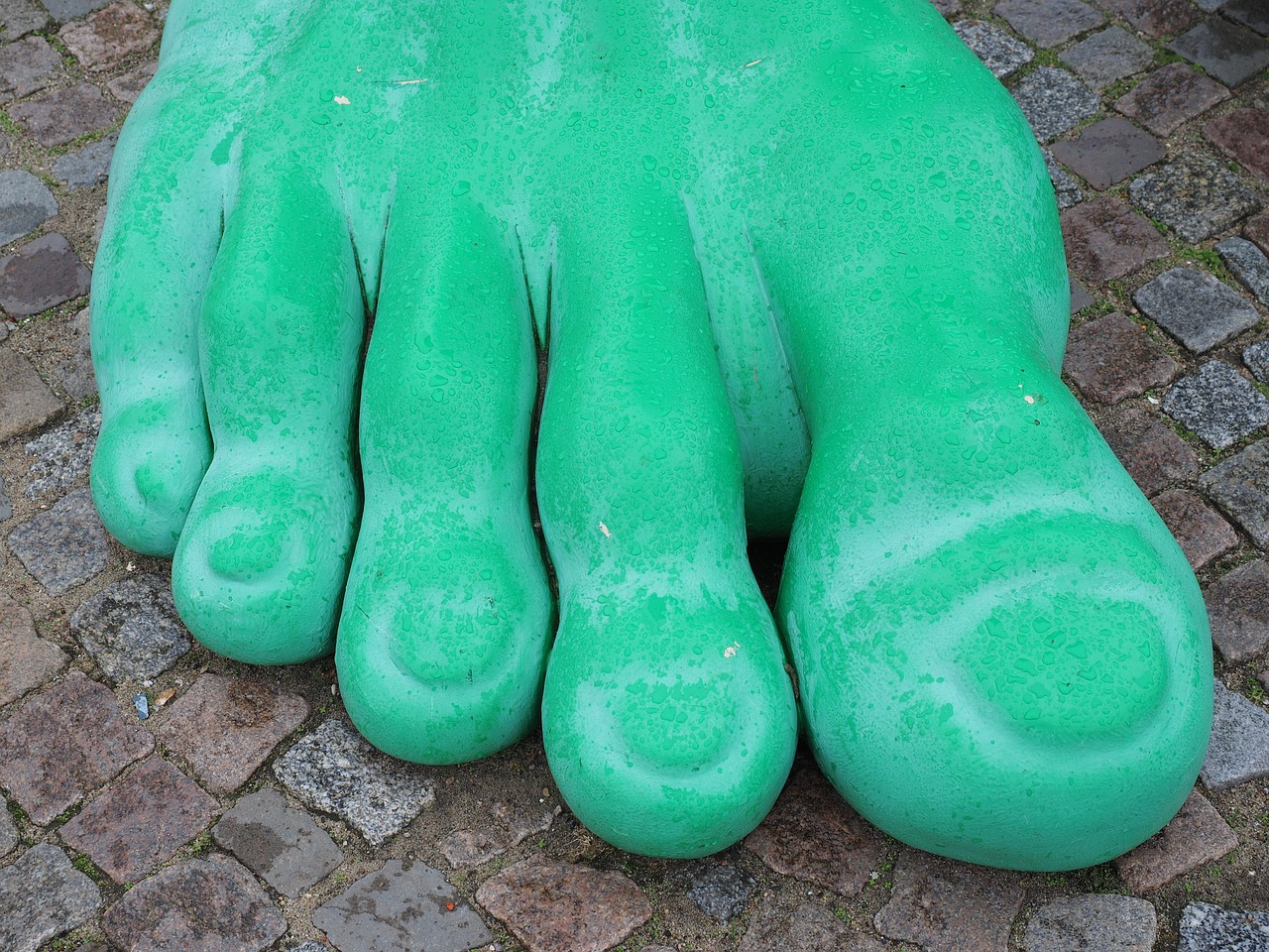 Image - feet giant feet green ten stand
