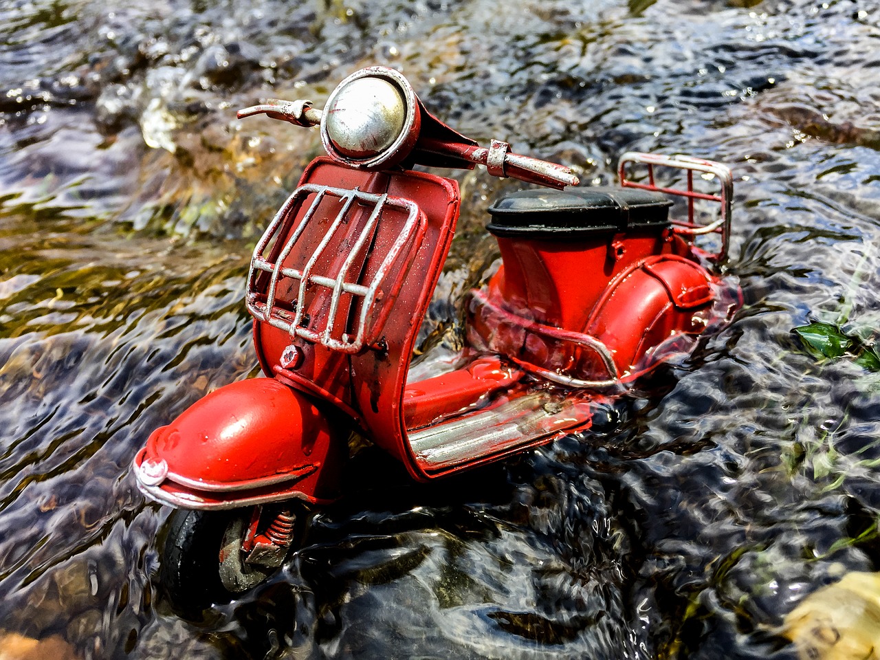 Image - vespa scooter moottero vehicle