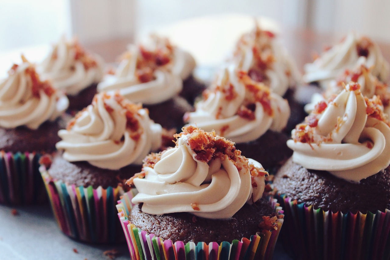 Image - cupcakes dessert frosting food